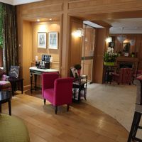 フランス風のフロントとサロン