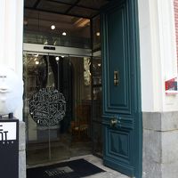 大通りから一本横道に入る