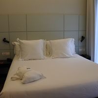 一人旅には十分すぎる大きさのベッド