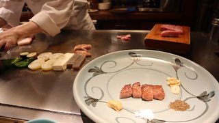 カウンターで神戸牛