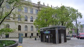 ヴァーツラフ広場からすぐだがエレベータの場所が遠くてわかりにくい