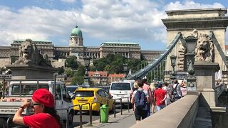 ドナウ川に架かるブタベストで一番有名な橋