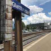 チューリッヒ中央駅からS15線で３駅目