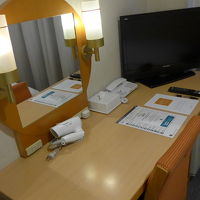 デスクとテレビ