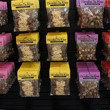 イカ+チョコ！レジ横に小サイズもあり。人気商品なの？