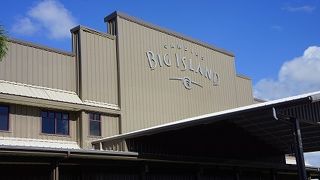 日本人がたくさんお土産を買いに～