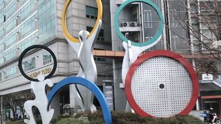 五輪マークのスタジアム