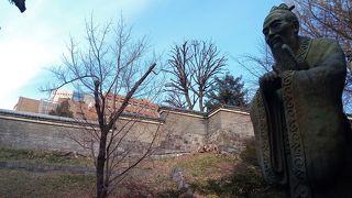 高さ457㎝もあるそうで、近くで見たら結構インパクトあります。