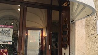 歴史を感じさせる老舗