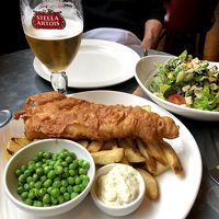 ホテルのレストランにて