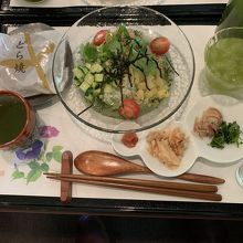 夏らしい冷やし茶漬けのランチです。