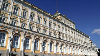 全長125ｍの壮麗な宮殿