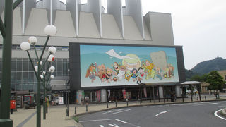 １階と２階の移動は階段。不親切です。