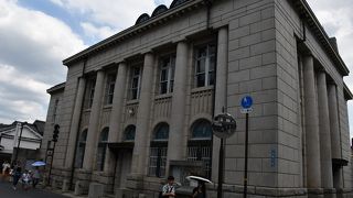 美観地区の中にある洋風銀行建築