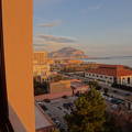 ティレニア海の眺めがよい普通のホテル