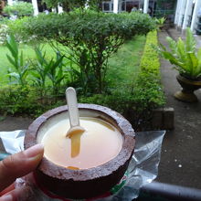 カード、椰子の蜜をかけて食べます。濃厚ヨーグルトの様