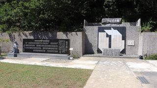 鉄血勤皇隊として沖縄戦に動員された沖縄県立第一中学校生徒の慰霊の塔です。