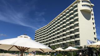 白い砂のきれいなビーチ