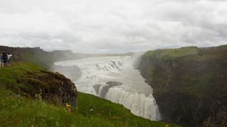 ゴールデンサークルで訪れる滝