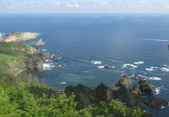 白島崎展望台ですが、黒い島がいくつも見えます。