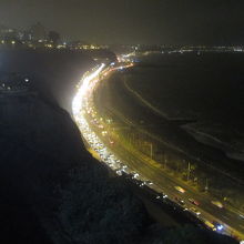 海岸線は道路でいつも渋滞です。