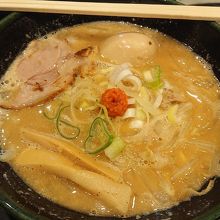 白味噌ハーフラーメン味玉付き