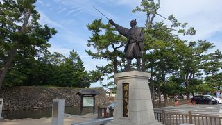 視線の先には松江城天守