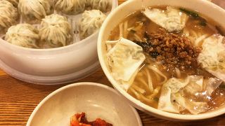 連日大人気の 明洞餃子  