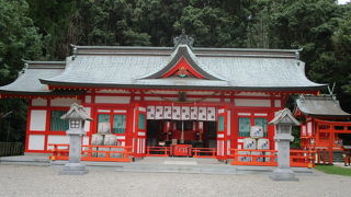 厳かなたたずまい