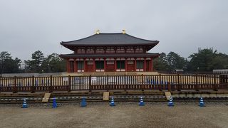 周りに回廊を作るという構想も