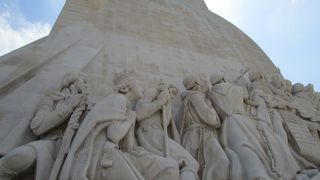 大きいモニュメント