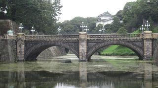 広い空間と厳かな雰囲気