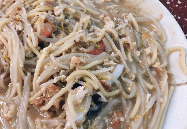 常に可視化されていない行列がある、ホッケンミーの人気店。