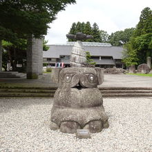 ユニークな彫刻も見られます