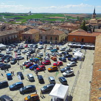 窓からオートフェア開催中のプラザマヨールを見下ろす