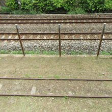 台湾鐡路の手前に五分車の線路