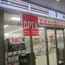 １F到着ロビーにある店舗。まだOPENの表記が見られました