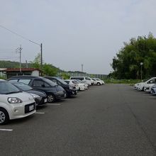 駐車場は十分。