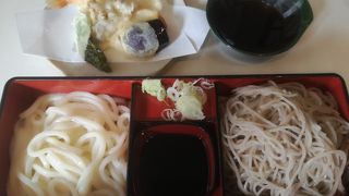 蕎麦は平凡。うどんが予想以上に美味しかった。