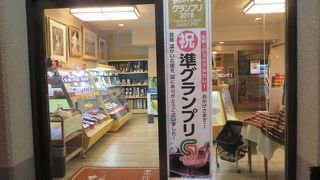 駅前通りにあります