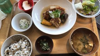 栄養バランスの良い定食屋