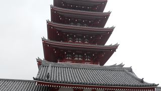 浅草寺五重塔、頭頂部の相輪がきれいになりました