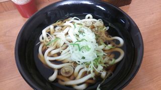 2019年６月11日現在、かけうどんは１杯280円に値上がっていました