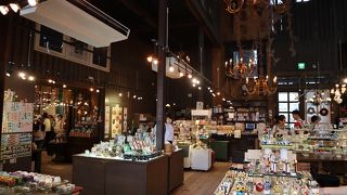 アクセサリー、インテリア類が充実