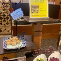 朝食バイキングで秩父名物も食べられます。