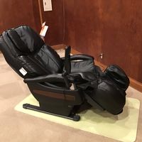 無料のマッサージチェアもありました。