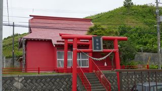 とにかく真っ赤です