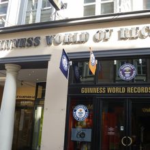 GUINNESS WORLD OF RECORDSとの標識