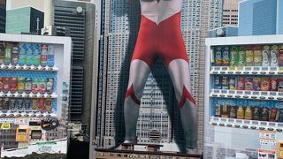 関越道の定番サービスエリアです！ウルトラマンの巨大なパネルがありました！