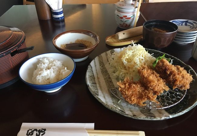 湖岸沿いのかつくら